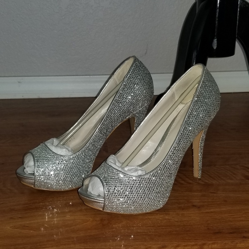 Aldo Sparkling Silver Shoes Size 8